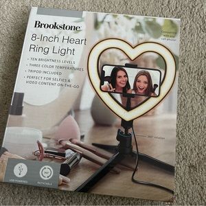 Brookstone 8-inch heart ring light NWT